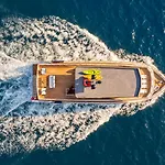 Explorer Yacht *