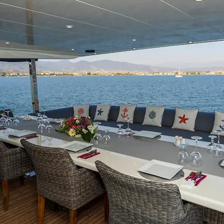 Båthotell Explorer Yacht