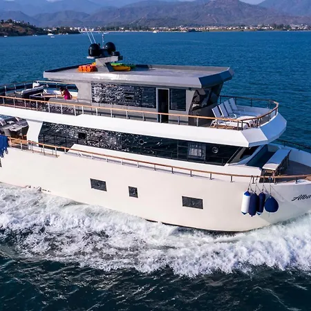 Explorer Yacht Πλωτό κατάλυμα Φετιγιέ