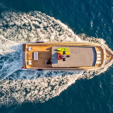 Explorer Yacht *