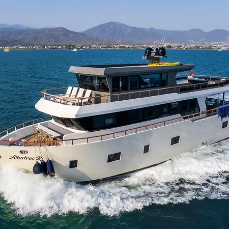 Explorer Yacht Πλωτό κατάλυμα *