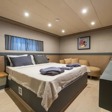 Explorer Yacht Πλωτό κατάλυμα Φετιγιέ