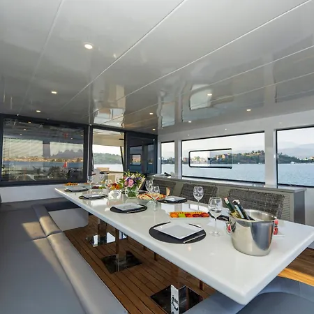 Explorer Yacht * Φετιγιέ