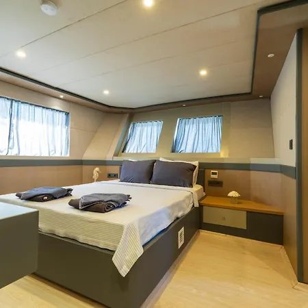 Explorer Yacht Båthotell