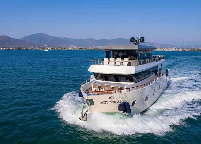 Botel Explorer Yacht